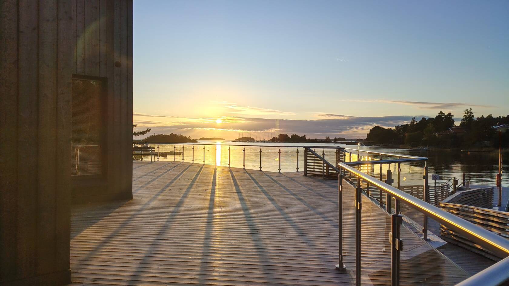 Meriristin sauna auringonlasku